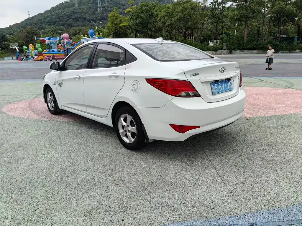 Hyundai Verna 2015 — фото 5