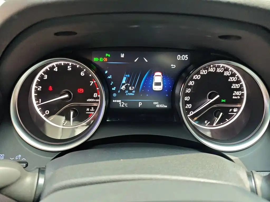 Toyota Camry 2023 — фото 12