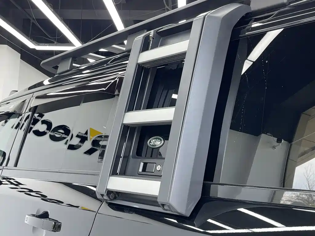 Land Rover Defender 2022 — фото 26