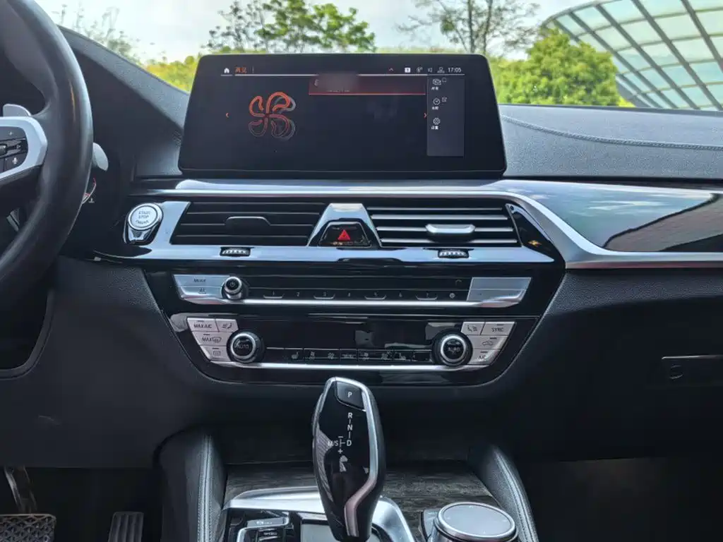 BMW 5 Series 2021 — фото 18