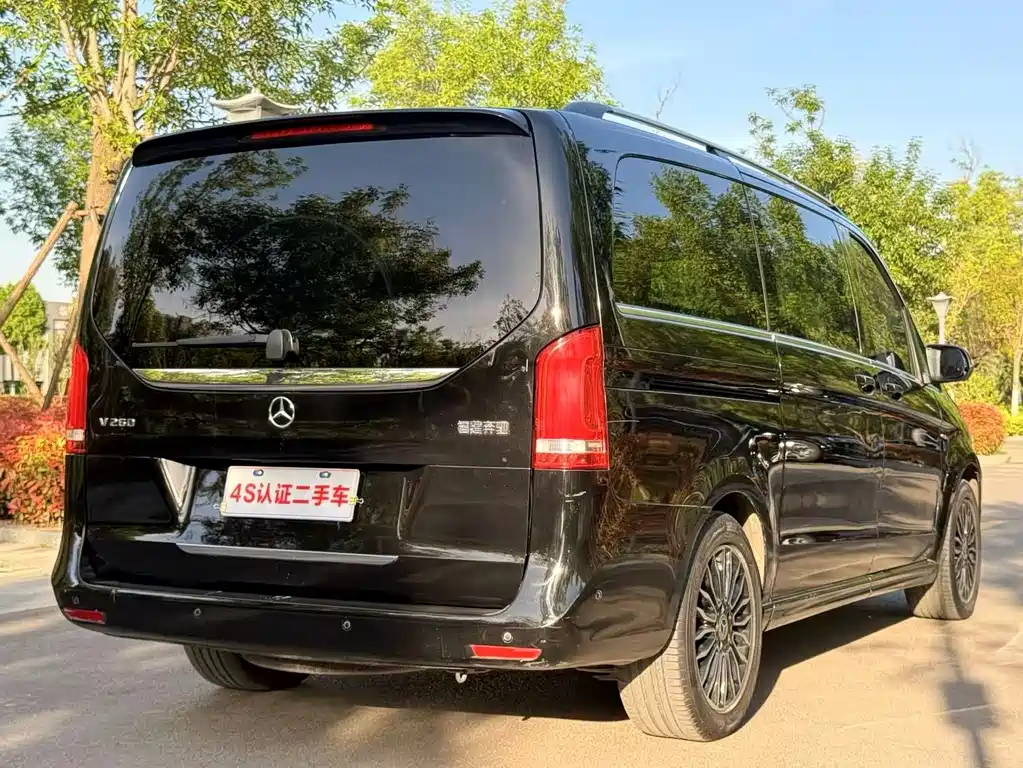 Mercedes-Benz V-Class 2020 — фото 23