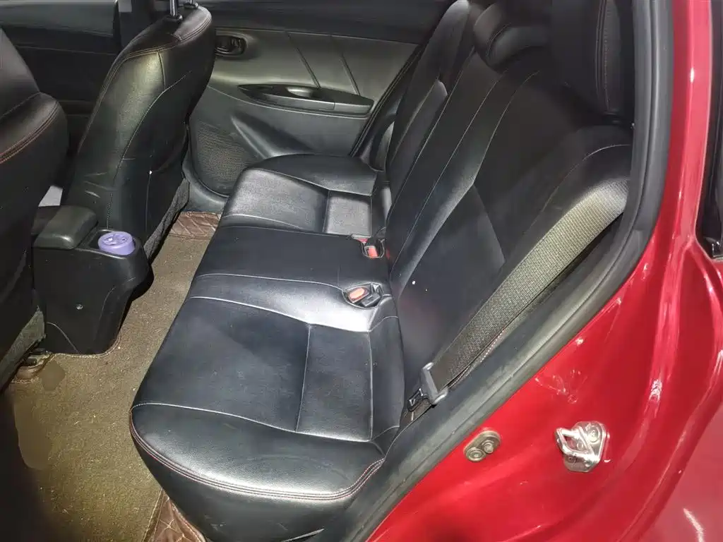 Toyota Yaris L 2020 — фото 13