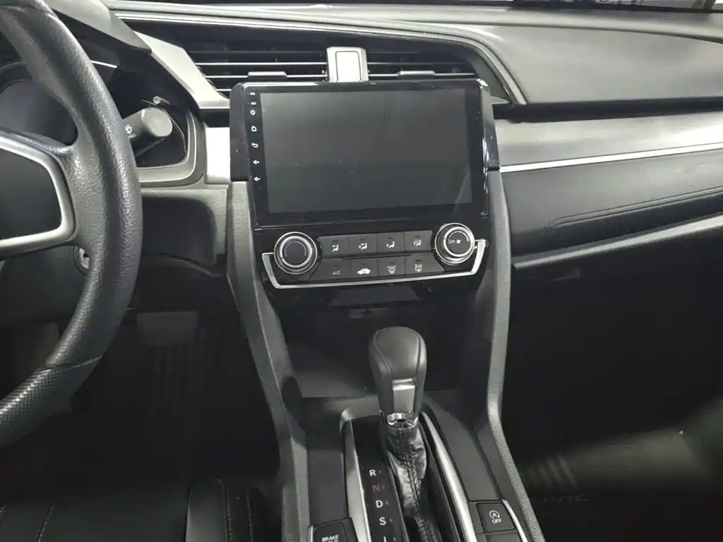 Honda Civic 2018 — фото 13