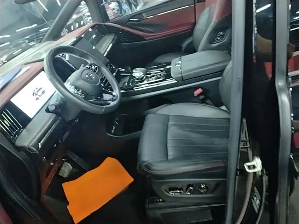 GAC Motor Trumpchi M8 2023 — фото 15