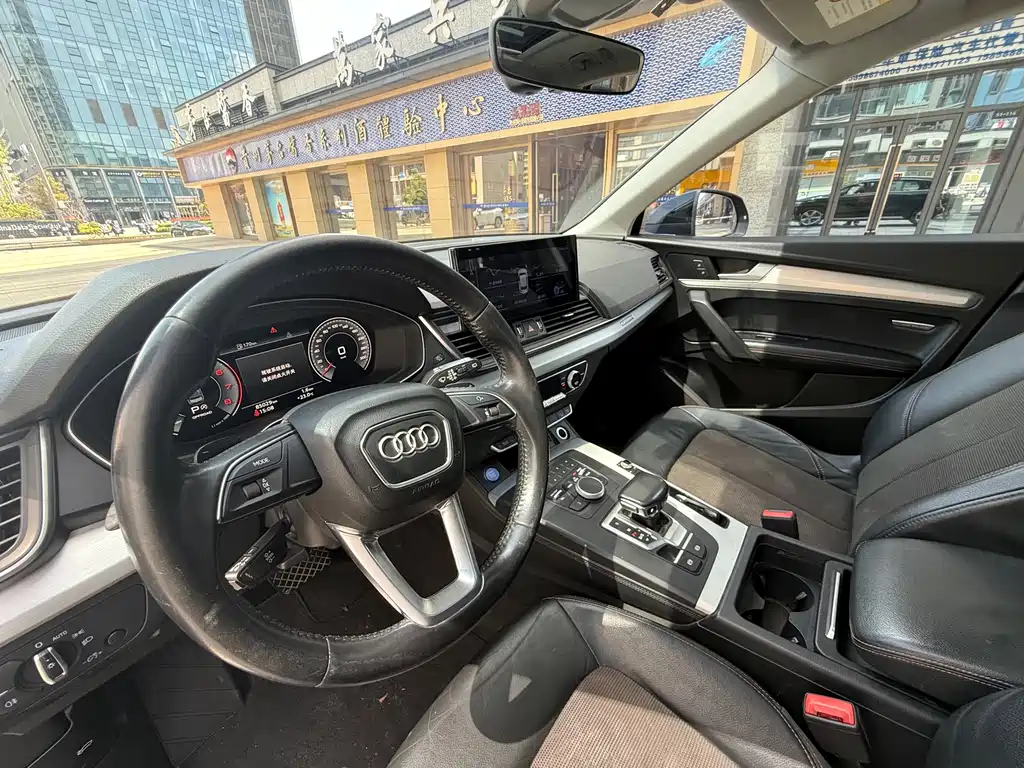 Audi Q5L 2020 — фото 14
