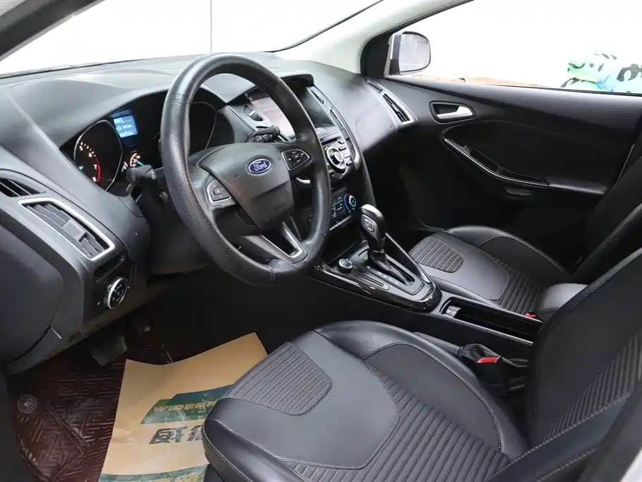 Ford Focus 2019 — фото 12
