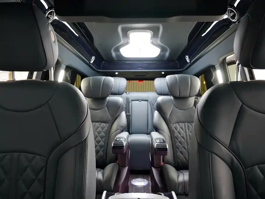 Mercedes-Benz V-Class 2021 — фото 17