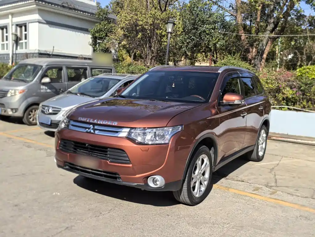 Mitsubishi Outlander 2015