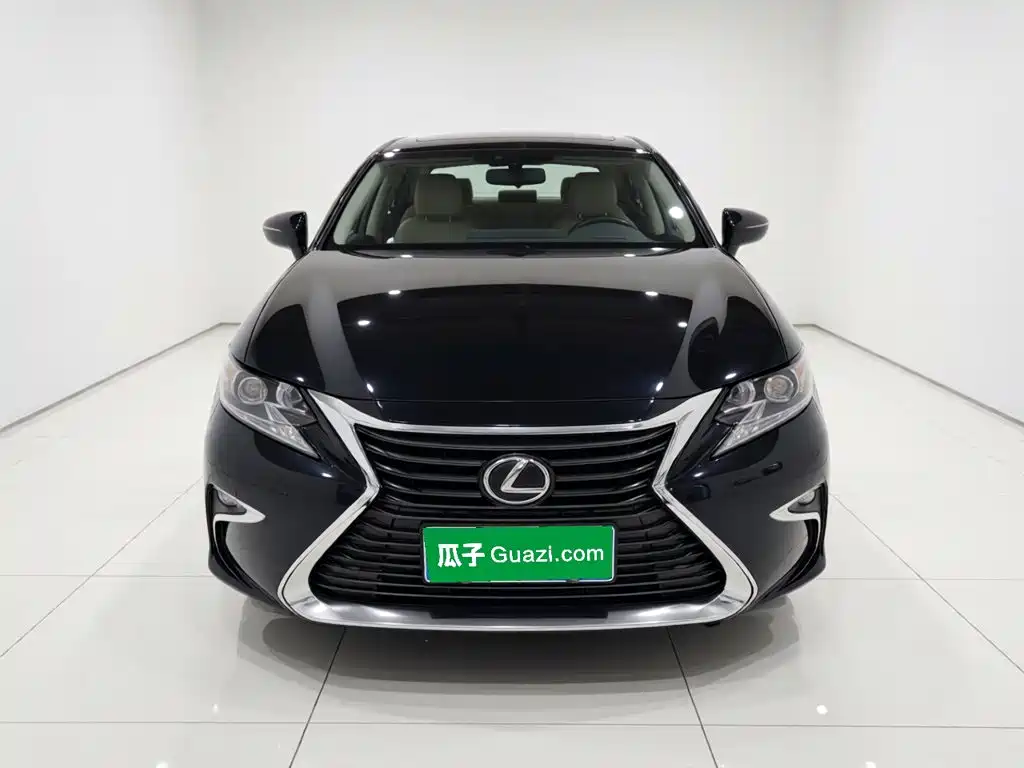 Lexus ES 2017 — фото 24