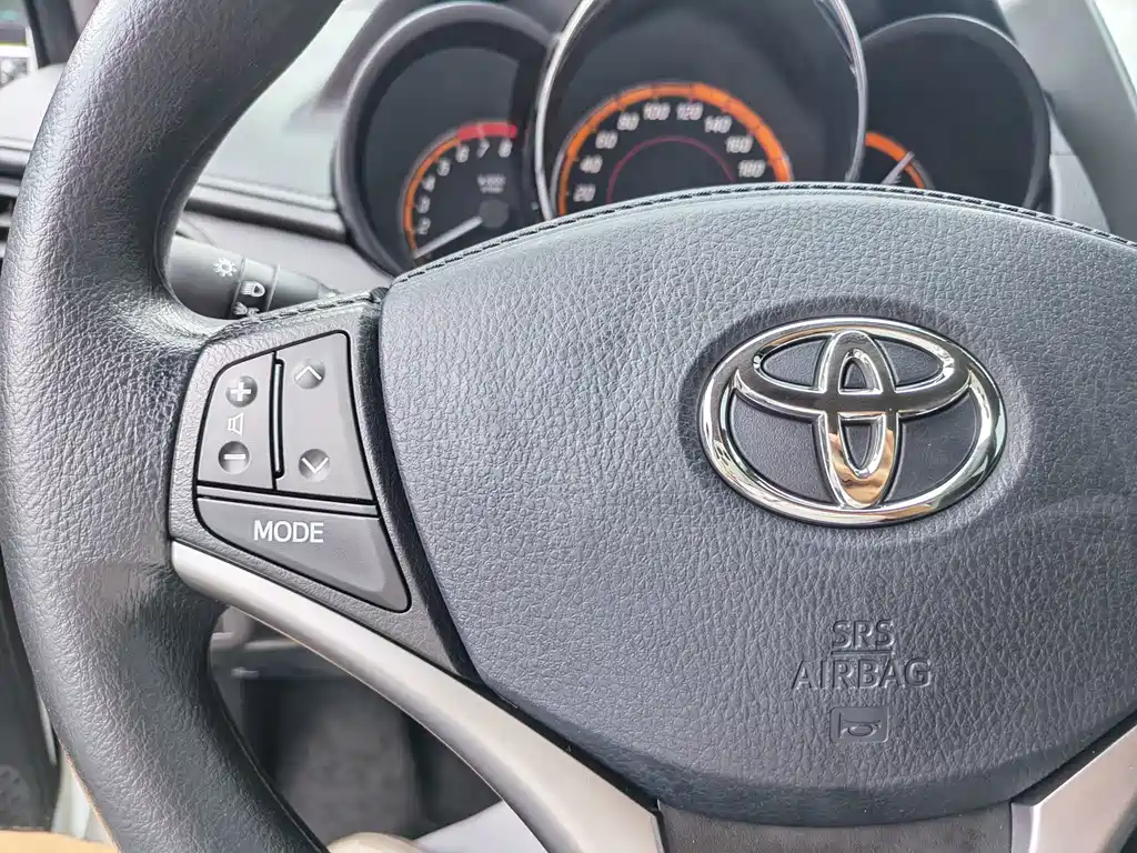 Toyota Yaris L 2023 — фото 15