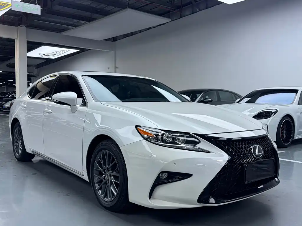 Lexus ES 2018 — фото 3