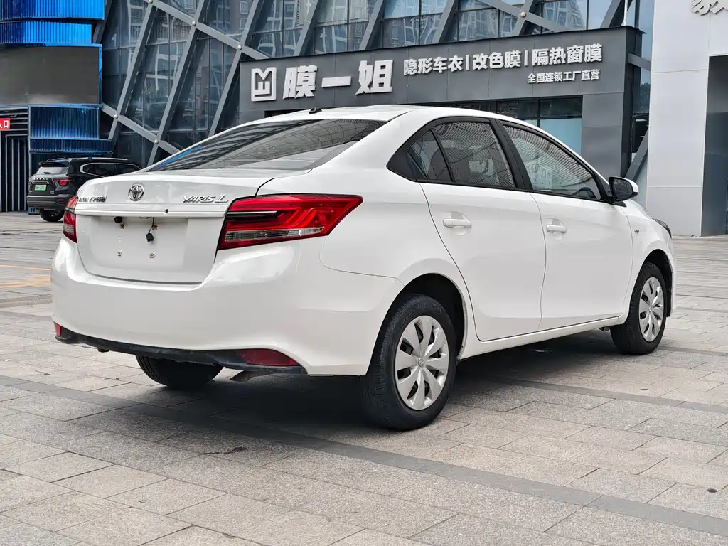 Toyota Yaris L 2019 — фото 6