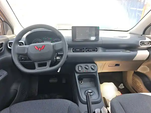 Wuling Hongguang New Energy 2025