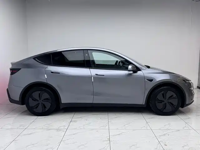 Tesla Model Y 2025 — фото 8