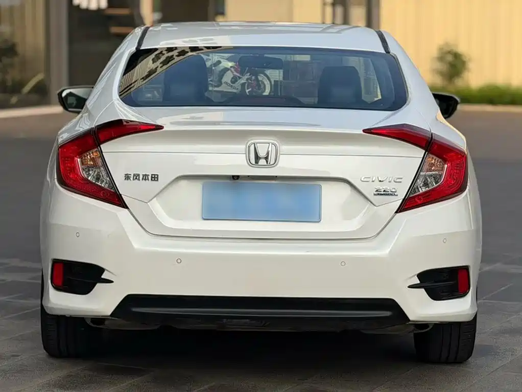 Honda Civic 2018 — фото 8