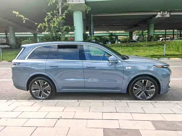 Li Auto L8 2025