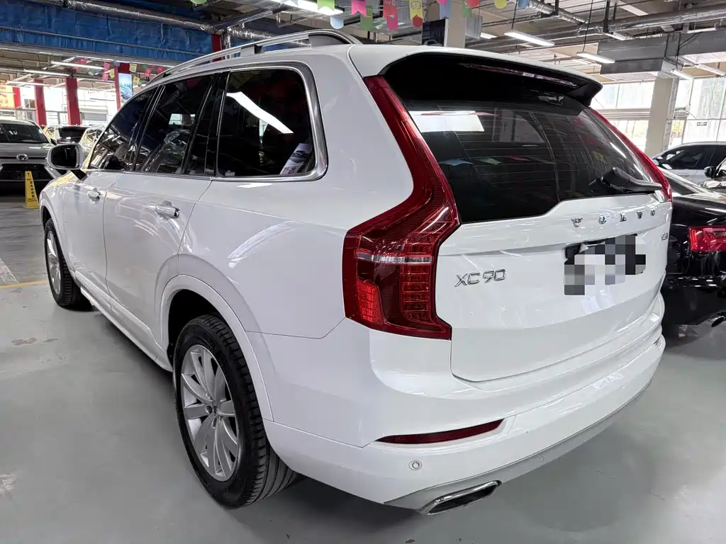 Volvo XC90 2018 — фото 17