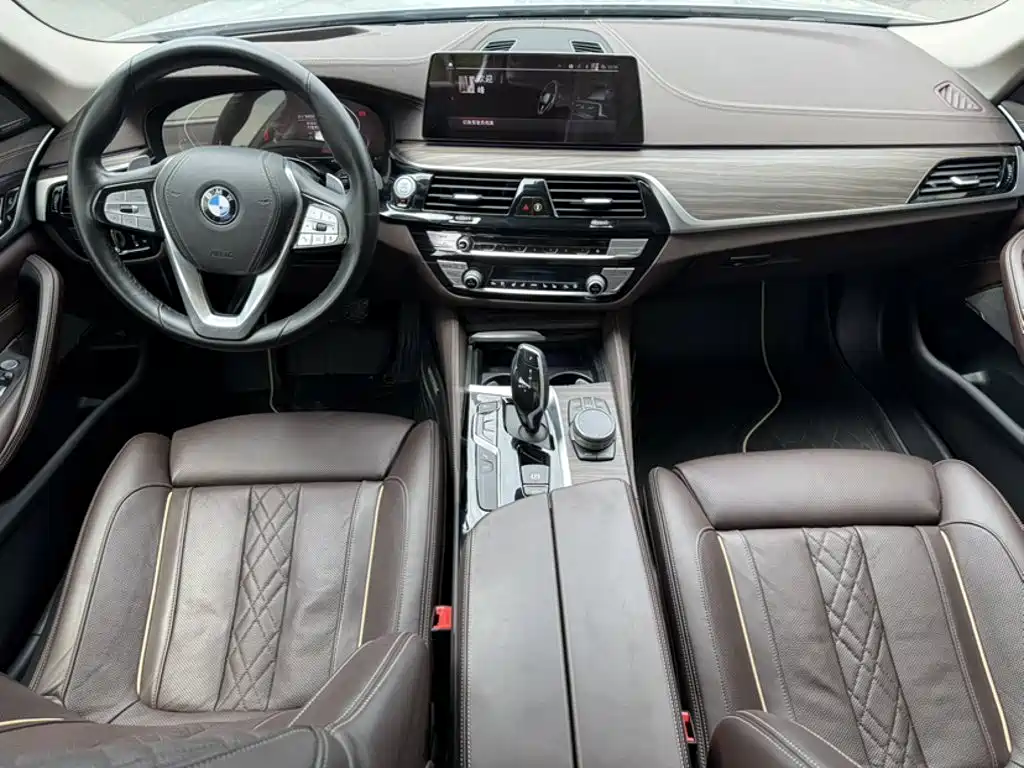 BMW 5 Series 2020 — фото 16