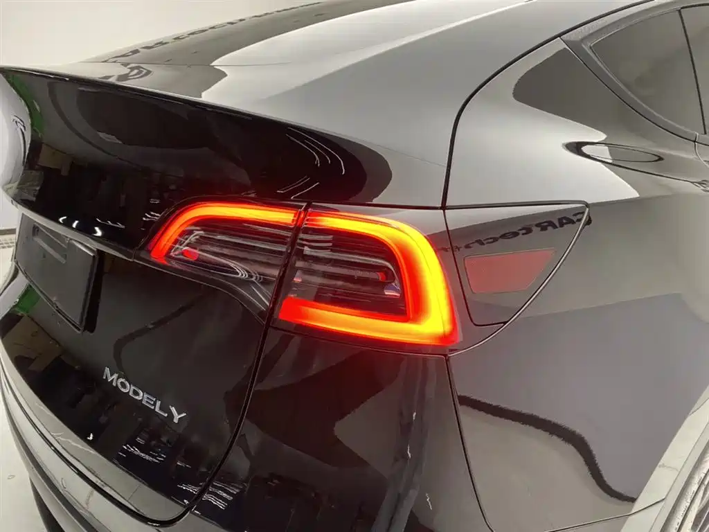 Tesla Model Y 2023 — фото 10