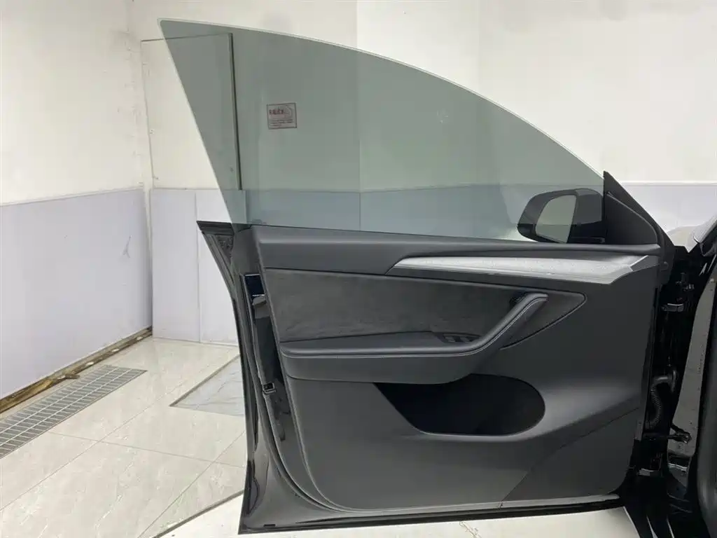 Tesla Model Y 2023 — фото 13