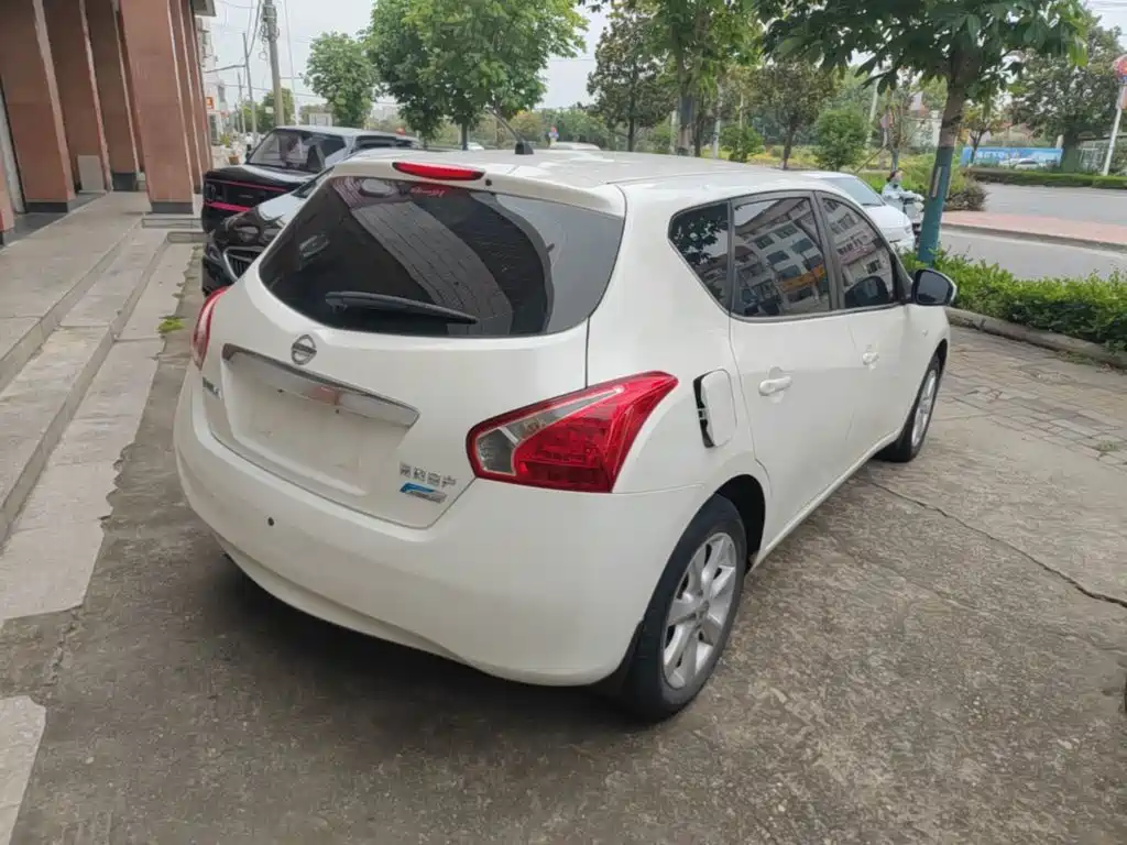 Nissan Tiida 2015