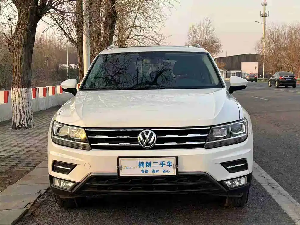 Volkswagen Tiguan L 2017 — фото 1