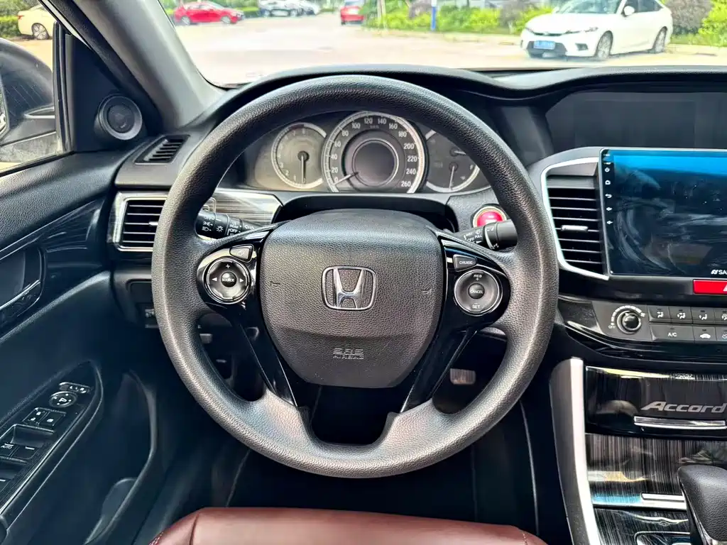Honda Accord 2017 — фото 11