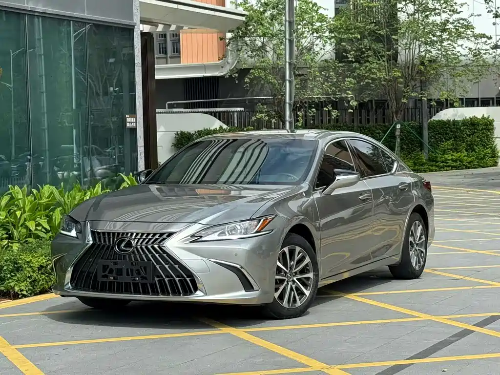 Lexus ES 2023