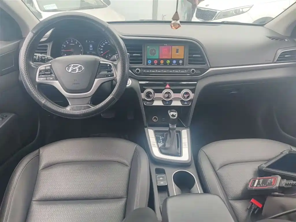 Hyundai Elantra 2019 — фото 10