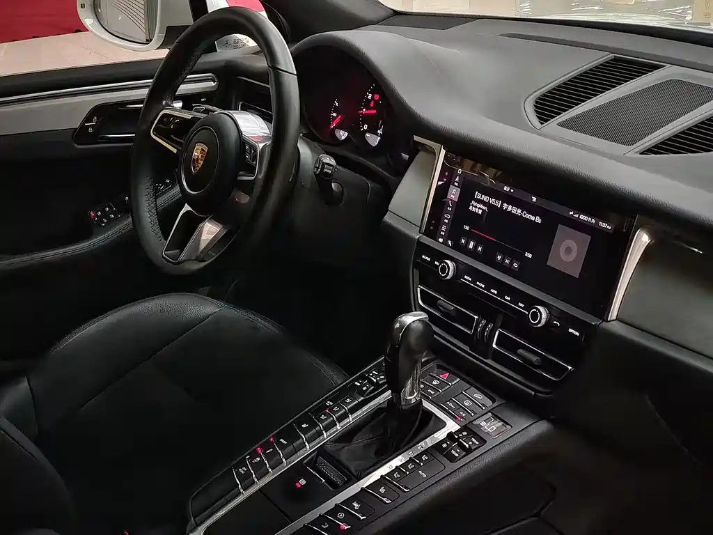 Porsche Macan 2019 — фото 9