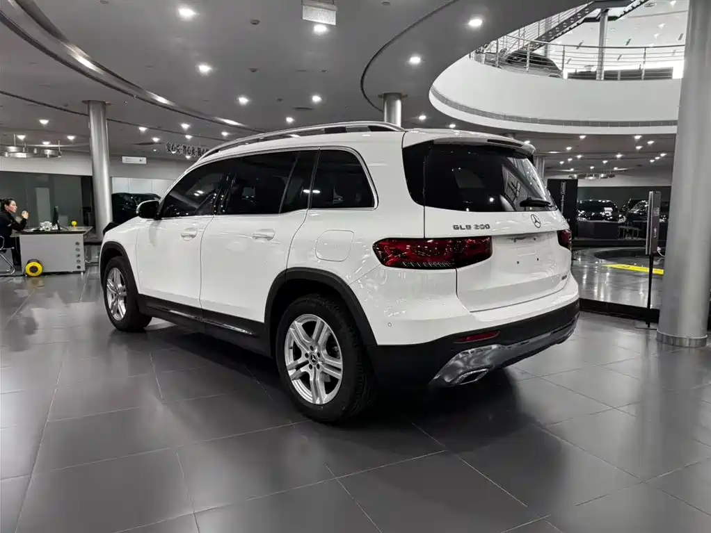 Mercedes-Benz GLB 2023