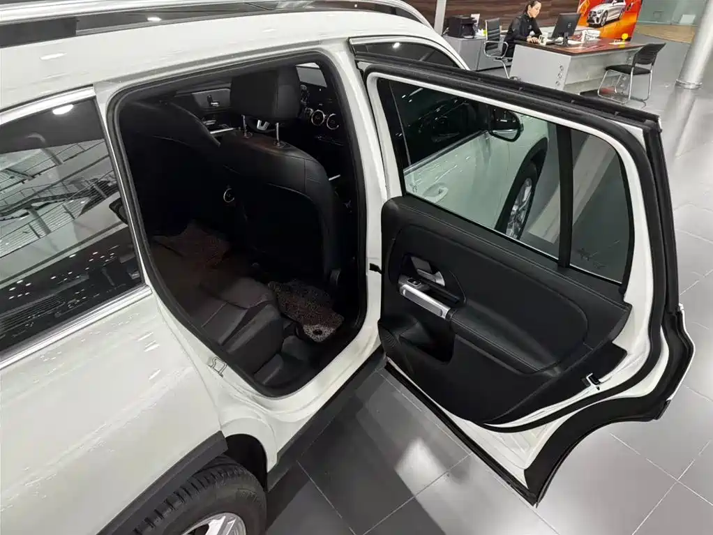 Mercedes-Benz GLB 2023 — фото 18