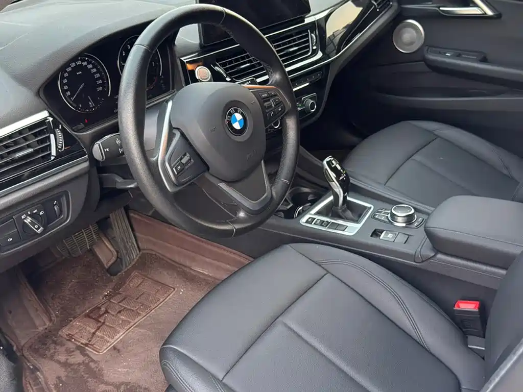 BMW 1 Series 2022 — фото 11