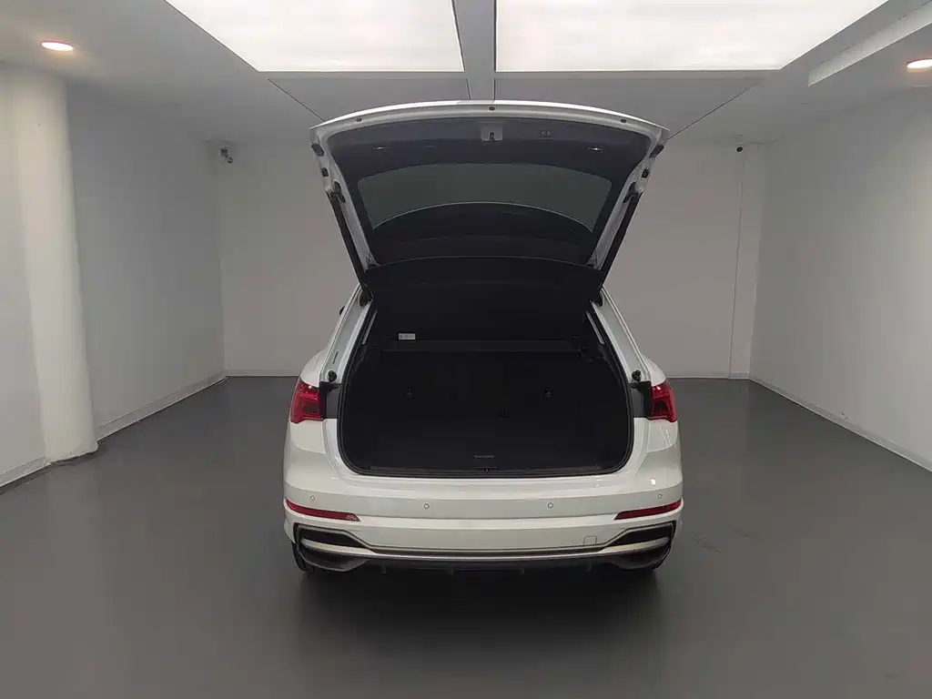 Audi Q3 2020 — фото 18