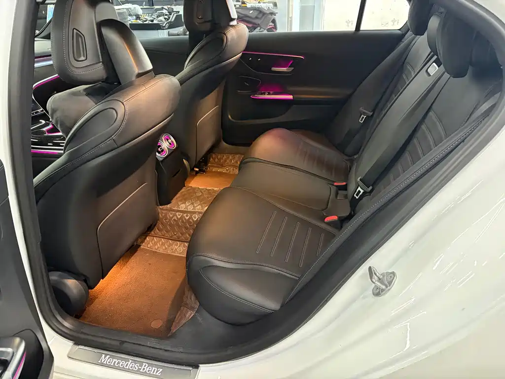 Mercedes-Benz C-Class 2023 — фото 10