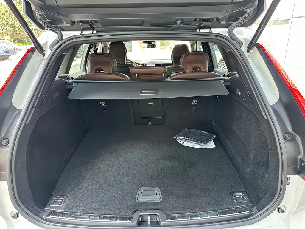 Volvo XC60 PHEV 2023 — фото 17