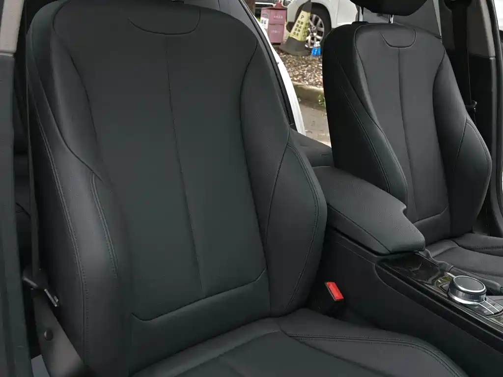 BMW 3 Series 2019 — фото 18