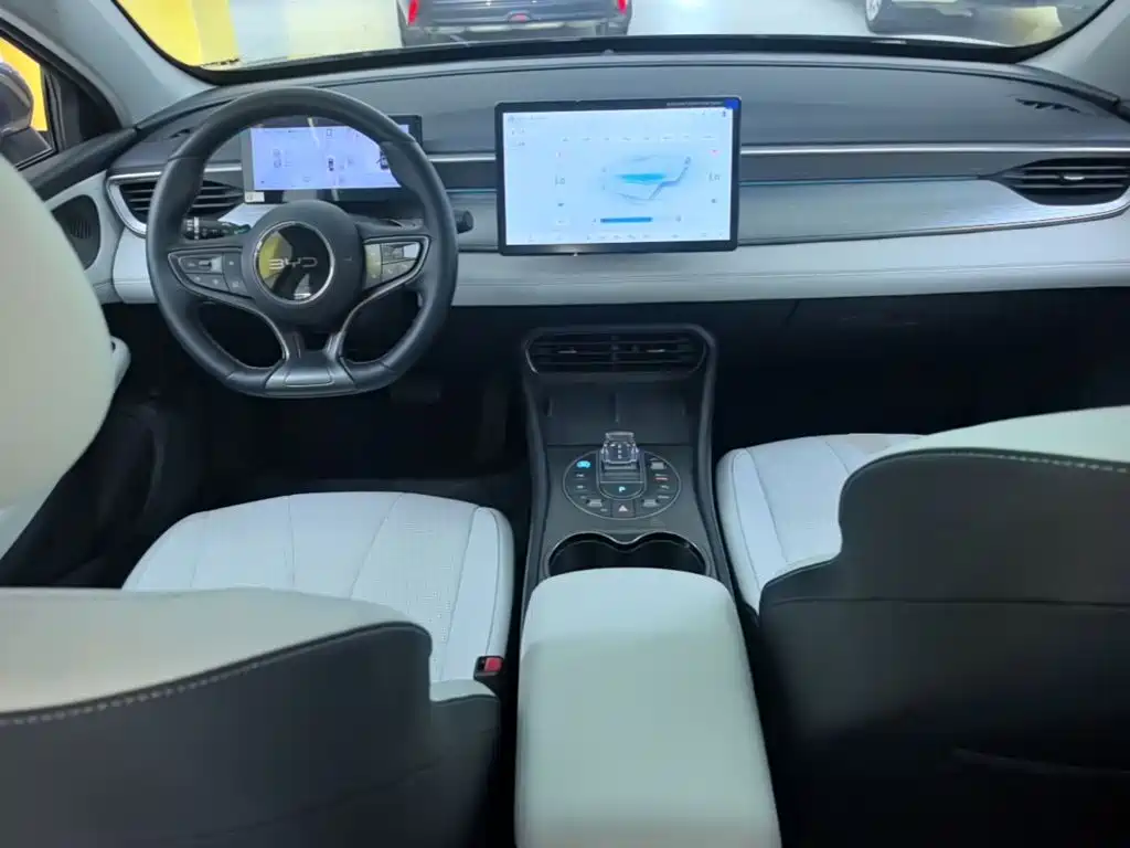 BYD Seal 05 DM-i 2025 — фото 10