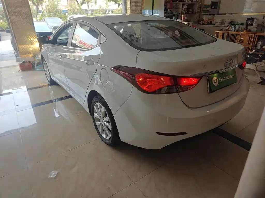 Hyundai Elantra 2018 — фото 23