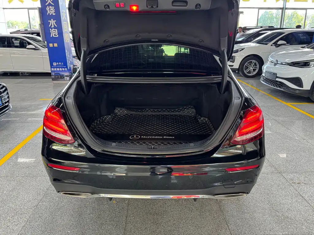 Mercedes-Benz E-Class 2019 — фото 11