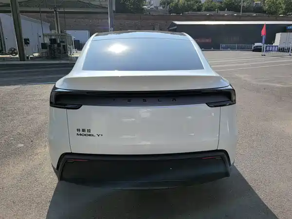 Tesla Model Y 2026