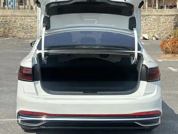 Volkswagen Sagitar 2022