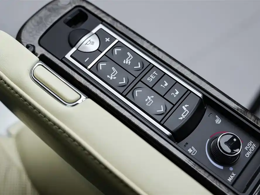 Toyota Alphard 2020 — фото 20