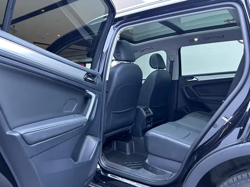 Volkswagen Tiguan L 2021 — фото 9