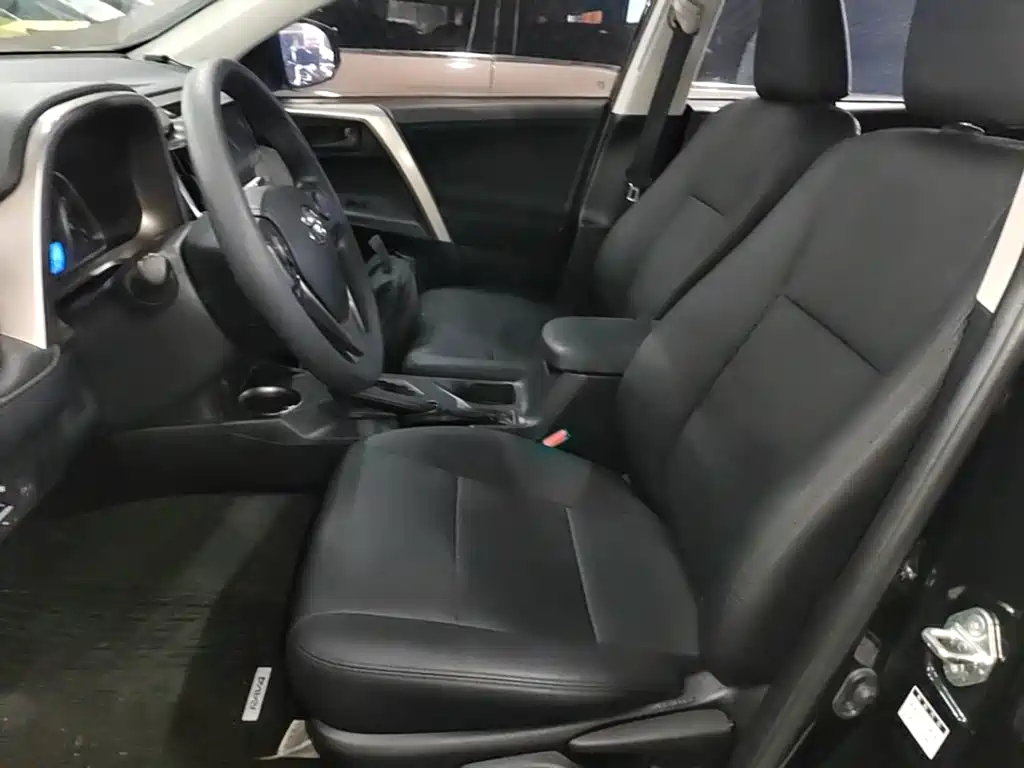 Toyota RAV4 2015 — фото 11