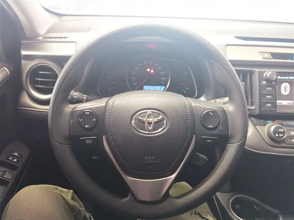 Toyota RAV4 2018 — фото 11