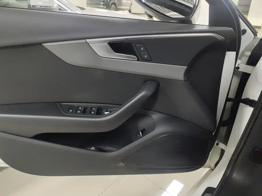 Audi A4L 2018