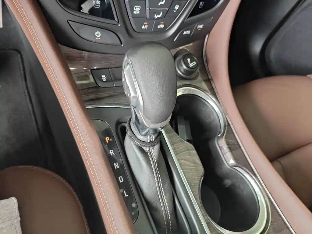 Buick Envision Plus 2017 — фото 10