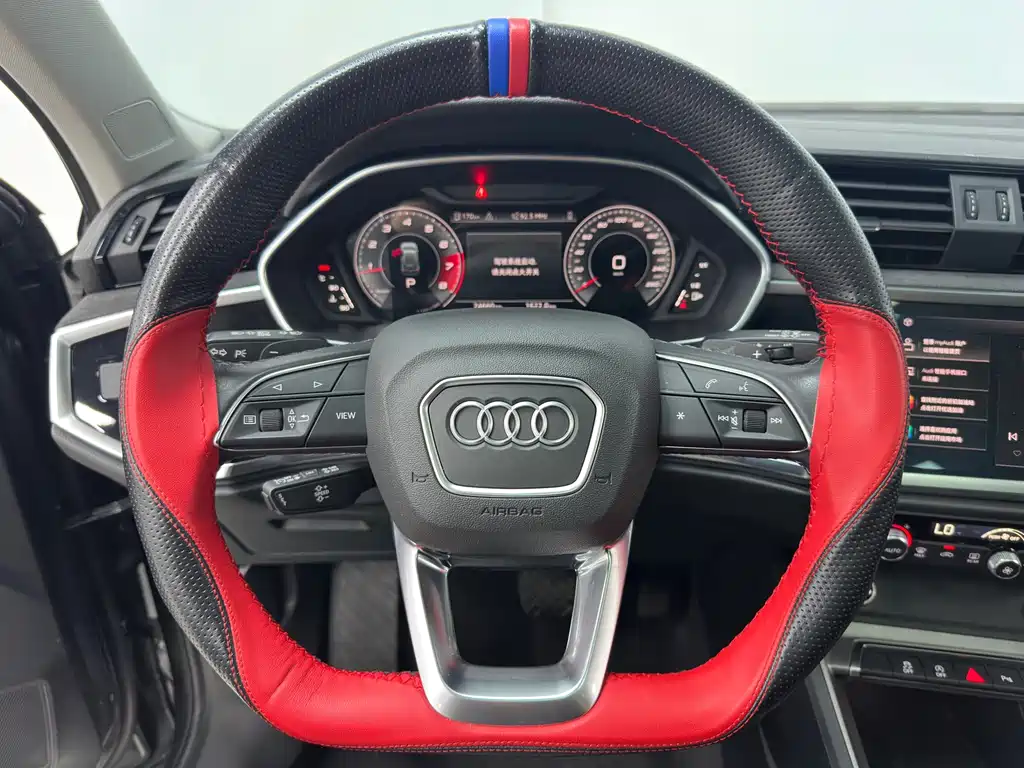Audi Q3 2022 — фото 13