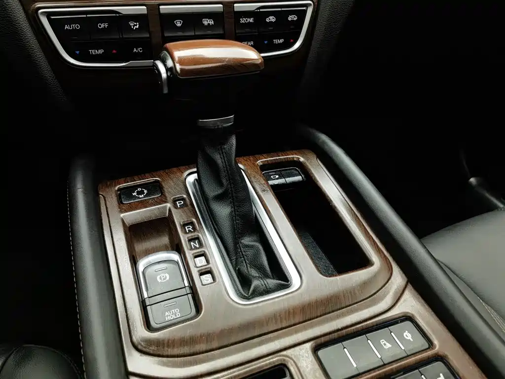 GAC Motor Trumpchi GS8 2017 — фото 13